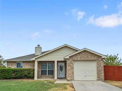 3133 Autumn Run Drive Forest Hill, TX 76140