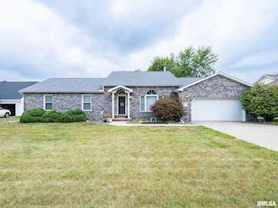 106 Thomas Ct Washington, IL 61571