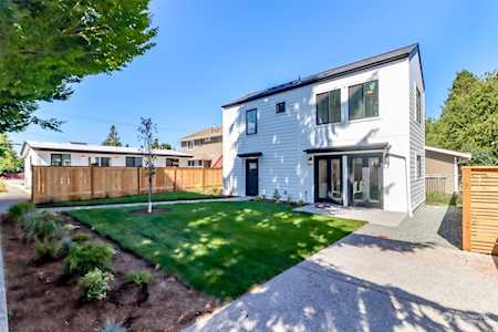 9522 Mary Ave NW Seattle, WA 98117