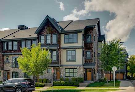 108 Ascot Manor SW Calgary, AB T3H 0W9