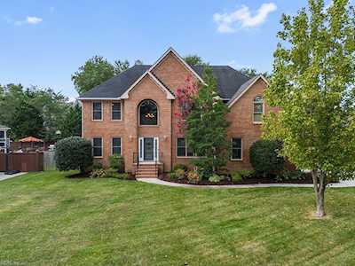 512 Greystone Ln Chesapeake, VA 23320