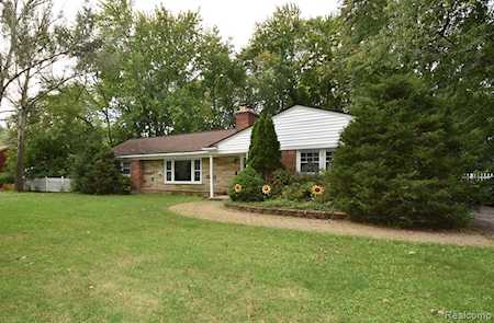 28434 Wildwood Trl Farmington Hills, MI 48336