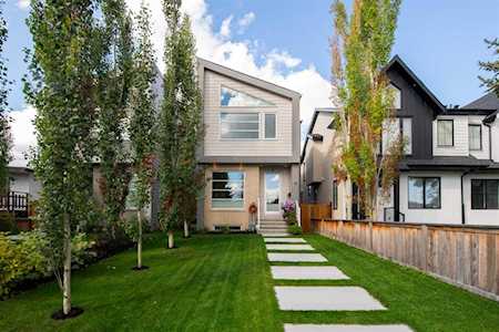 2134 53 Ave SW Calgary, AB T3E 1K8