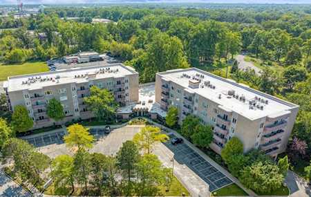 6401 Lincoln Ave #304 Morton Grove, IL 60053