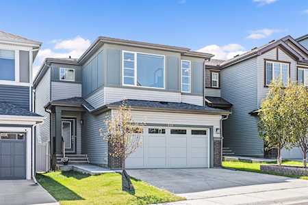 213 Lucas Manor NW Calgary, AB T3P 1H9