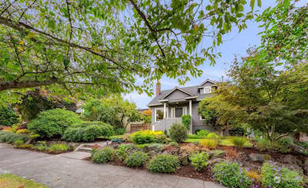 1525 42nd Ave SW Seattle, WA 98116