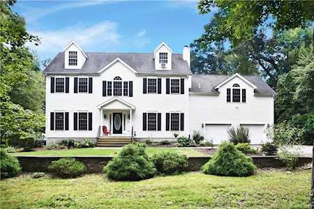 40 Tom Swamp Rd Hamden, CT 06518