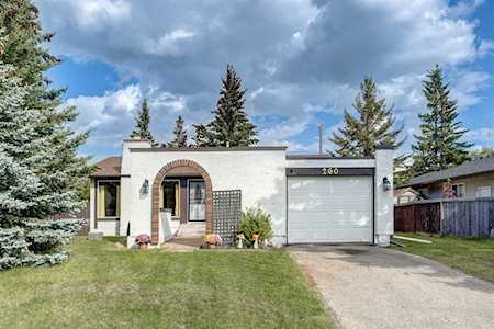 260 Cedarpark Dr SW Calgary, AB T2W 2J4