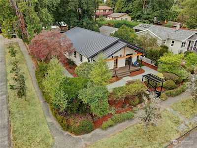 7955 28th Ave SW Seattle, WA 98126