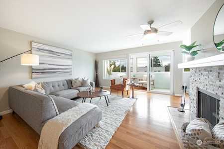 132 N 132nd St #404 Seattle, WA 98133