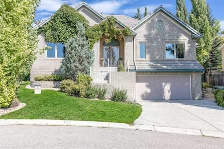 15 Signal Hill Terrace SW Calgary, AB T3H 3K9