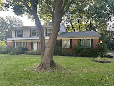 30935 Perrys Crossing Farmington Hills, MI 48331