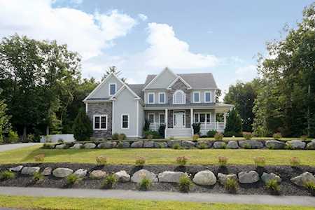 17 Coach Road Plainville, MA 02762
