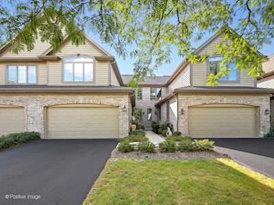 26W176 Klein Creek Dr Winfield, IL 60190