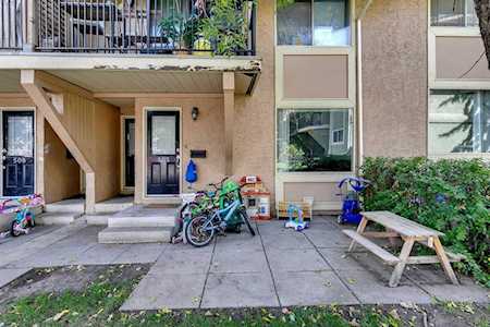 2200 Woodview Dr SW #505 Calgary, AB T2W 3N6