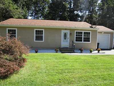 13 Dudley Rd Oxford, MA 01540