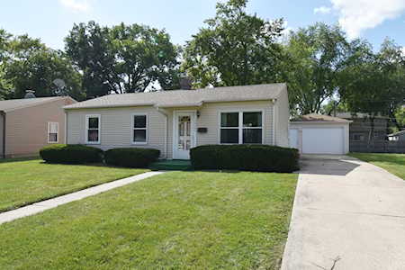 1418 Crestwood Dr Aurora, IL 60506