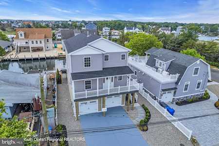 30 Drake Way Toms River, NJ 08753