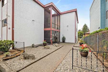 221 SW 154th St #3 Burien, WA 98166