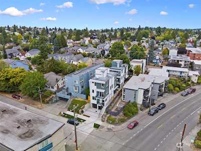 760 N 72nd St #B Seattle, WA 98103