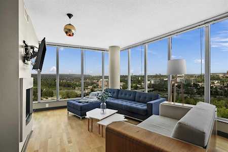 888 4 Ave SW #1403 Calgary, AB T2P 0V2