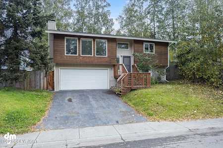17501 Toakoana Dr Eagle River, AK 99577