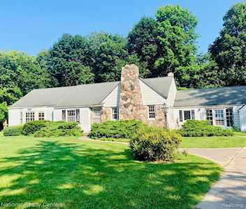 15405 Lakeside St Northville Twp, MI 48170