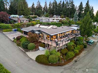 15837 36th Ave NE Lake Forest Park, WA 98155
