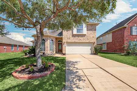 215 Walnut Cove Ln Pearland, TX 77584