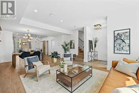 864 Martin Avenue Kelowna, BC V1Y6V4