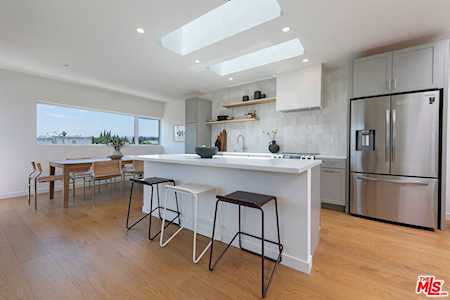4321 1/2 Burns Avenue Los Angeles, CA 90029