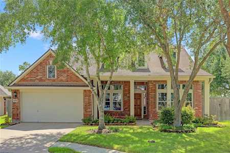 5304 Golf Green Ct League City, TX 77573