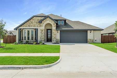 104 Claywood Drive Glenn Heights, TX 75154