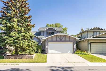 48 Woodfield Dr SW Calgary, AB T2W 3T4