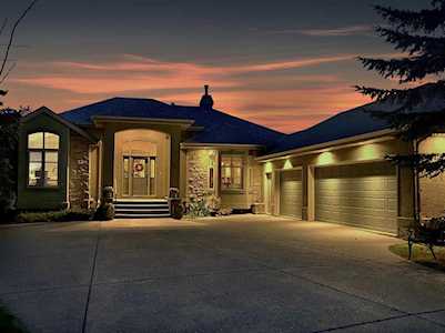 13 Slopes Gardens SW Calgary, AB T3H 4L2