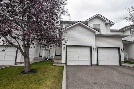 5 Sandpiper Link NW Calgary, AB T3K 4L7