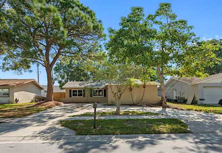 8381 Jennifer Ln Largo, FL 33777