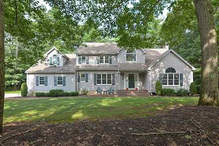 19 Douglas Dr Mansfield, MA 02048