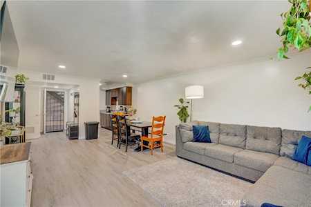 1725 Neil Armstrong #108 Montebello, CA 90640
