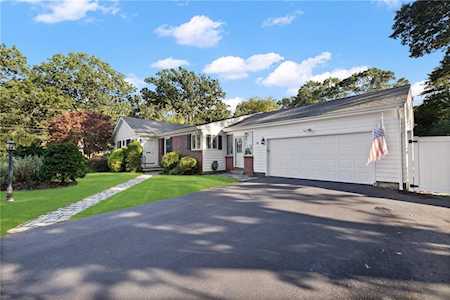 29 Christine Dr Barrington, RI 02806