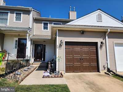 21 S Merriment Dr Newark, DE 19702