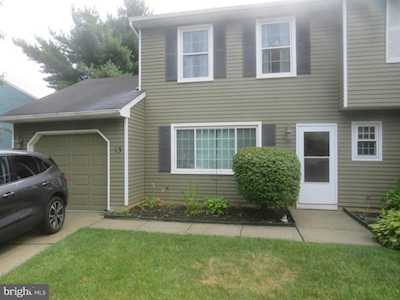 13 Deerfield Ct Bordentown, NJ 08505