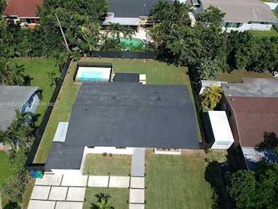 19721 NE 10th Pl Miami, FL 33179