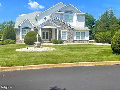 1814 Heritage Dr Jamison, PA 18929