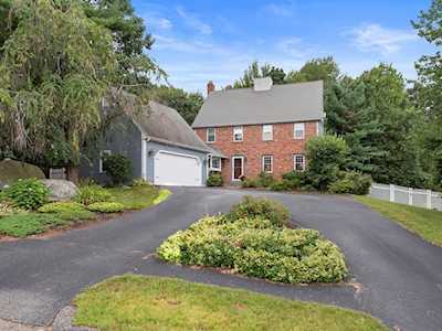 39 Sycamore Dr Holden, MA 01520