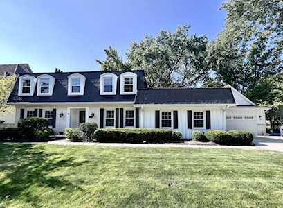 1321 Royal Saint George Dr Naperville, IL 60563