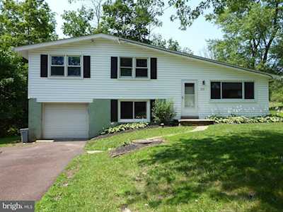 214 Farmers Ln Sellersville, PA 18960