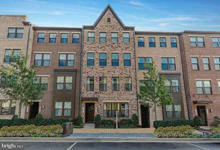45127 Kincora Dr Sterling, VA 20166