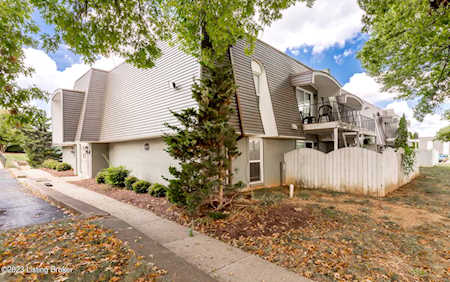 1006 La Fontenay Ct Louisville, KY 40223