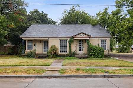 202 E 2nd Street Arlington, TX 76010